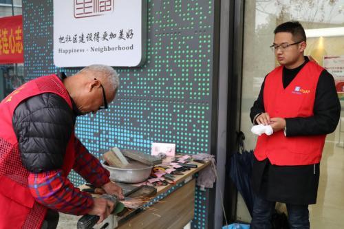江河汇（汇东地块）项目部开展“青荷志愿学雷锋”活动